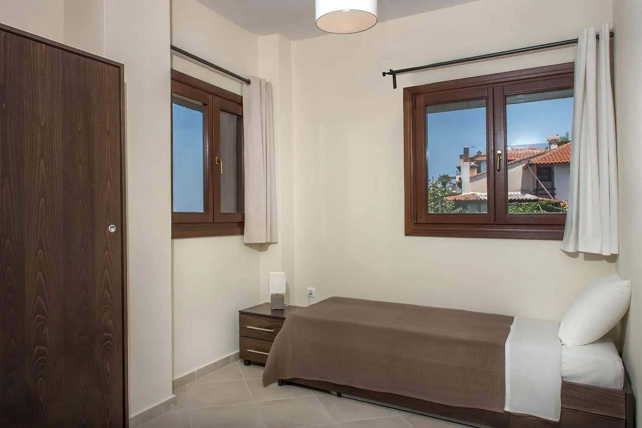 Pleiades Casual Living Apartment Nea Roda