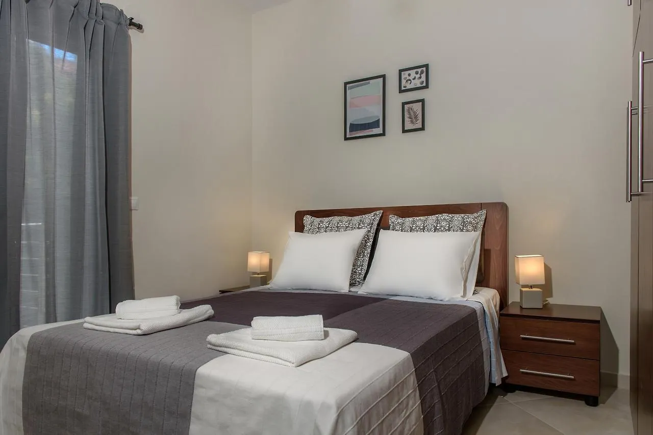 Pleiades Casual Living Apartment Nea Roda
